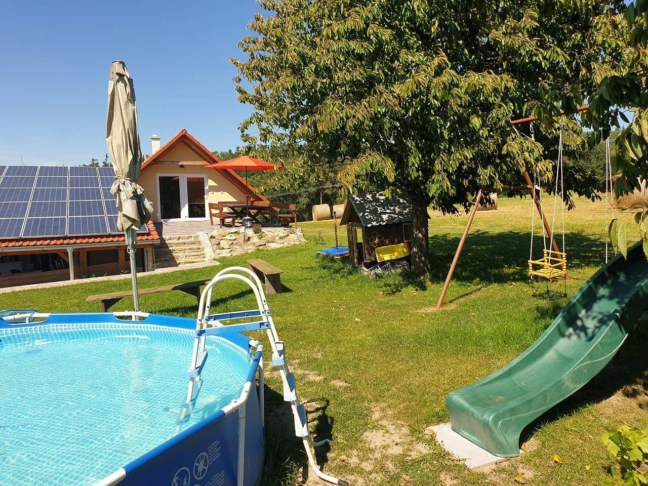 Chalupa na Hladné 60 se zahradou v Hostech